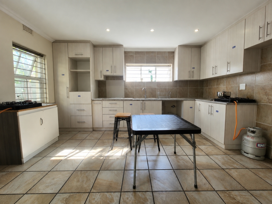 5 Bedroom Property for Sale in Wynberg Western Cape